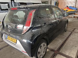 Unfallwagen Toyota Aygo 1.0 VVT-I  X-PLAY 2015/11