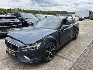 Vaurioauto  passenger cars Volvo V-60 2.0 T6 PLUG IN HYBRID AWD PLUS BRIGHT 2024/7