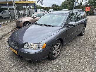 krockskadad bil auto Volvo V-70 2.4  Edition 1 2006/8