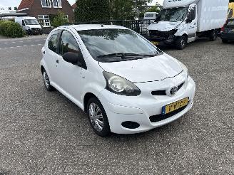 damaged passenger cars Toyota Aygo 1.0 12V  ACCESS 2009/3