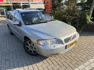 krockskadad bil auto Volvo V-70 2.5 T Edition 2008/8
