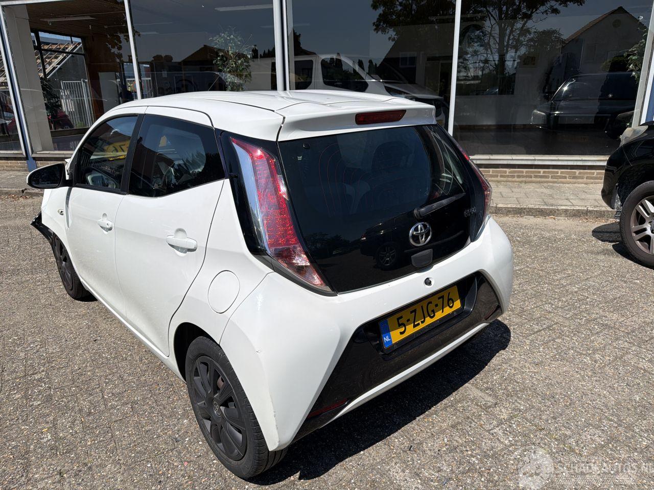Toyota Aygo 1.0 VVT-I x play