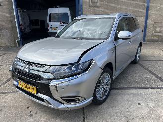 škoda osobní automobily Mitsubishi Outlander 2.4 PHEV INTENSE + 2019/2