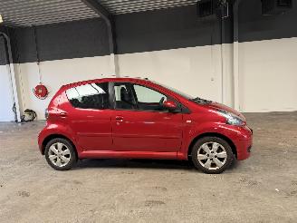 Toyota  1.0-12V Aspiration Red 93.000 NAP! picture 6