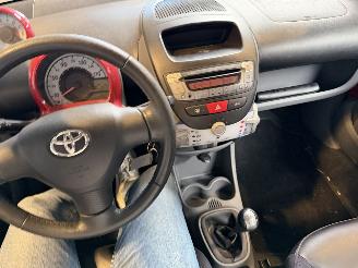 Toyota  1.0-12V Aspiration Red 93.000 NAP! picture 19