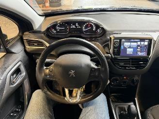Peugeot 2008 1.2 PureTech Blue Lion picture 22