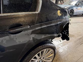 BMW 3-serie 320i Executive picture 9
