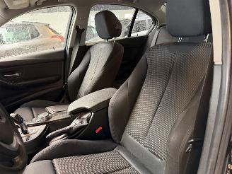 BMW 3-serie 320i Executive picture 17