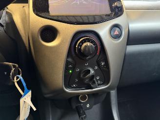 Toyota Aygo 1.0 VVT-i x-play Automaat! picture 22