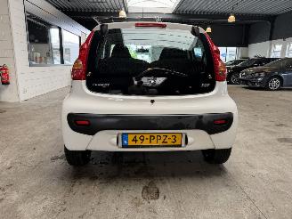 Peugeot 107 1.0-12V Millesim 200 picture 8
