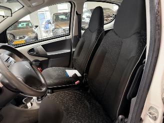 Peugeot 107 1.0-12V Millesim 200 picture 24