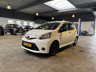 Unfallwagen Toyota Aygo 1.0 VVT-i Now NAP! 2013/10