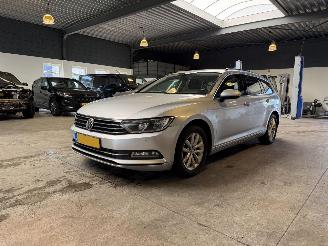Schadeauto Volkswagen Passat 1.6 TDI BlueMotion 2015/4