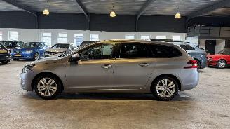 Peugeot 308 1.6 BlueHDI Blue Lease Executive picture 2