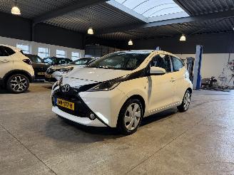 uszkodzony samochody osobowe Toyota Aygo 1.0 VVT-i x-wave 2017/4