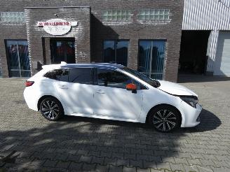 damaged passenger cars Toyota Corolla Touring Sports 1.8 Hybrid Dynamic 2021/5