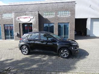 damaged passenger cars Hyundai Kona 1.6 GDI HEV Comfort 2020/8