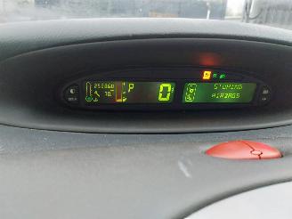 Citroën Xsara Xsara Picasso (CH) MPV 2.0 16V (EW10J4(RFN)) [100kW] picture 10