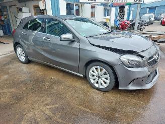 Mercedes A-klasse A (W176) Hatchback 1.6 A-180 16V picture 3