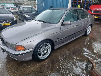 damaged passenger cars BMW 5-serie 5 serie (E39) Sedan 523i 24V 1998/8