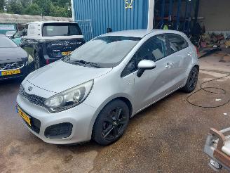 Avarii autoturisme Kia Rio Rio III (UB) Hatchback 1.2 CVVT 16V 2011/12