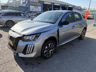 Voiture accidenté Peugeot 208 1.2 Hybrid 74KW Autom. E-DCS6 Active Clima Navi Led NAP 2024/11