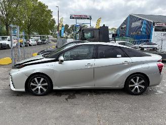 Vaurioauto  passenger cars Toyota Mirai FCV Executive 113kW Hydrogen hybrid 2019/4