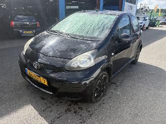 Damaged car Toyota Aygo 1.0-12V 50KW Navigator Airco Comfort 5-Drs NAP 2011/7