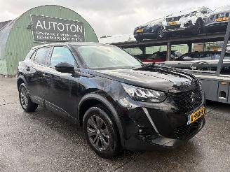 Damaged car Peugeot 2008 1.2 96KW Clima Navi Led Active Blue Lease NAP 2021/2