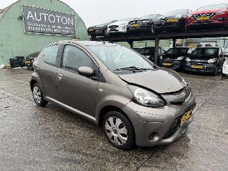 Unfallwagen Toyota Aygo 1.0 VVT-I 50KW Airco 5-Drs Comfort 2013/3