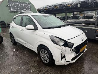damaged passenger cars Hyundai I-10 1.0 49KW Comfort Airco 5-Deurs Led NAP 2021/12