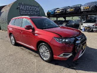 Mitsubishi Outlander 2.4 PHEV 99KW Clima Navi Schuifdak IntenseNAP picture 2