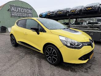 Damaged car Renault Clio 0.9 TCE 66KW 7-Edition Clima Navi Led 2014/4