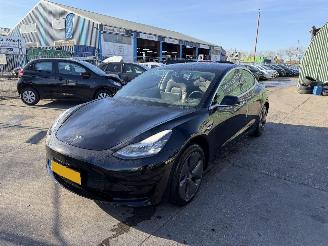 damaged passenger cars Tesla Model 3 60 kWh 175KW RWD Standard Plus Pano Clima Navi Led NAP 2019/12