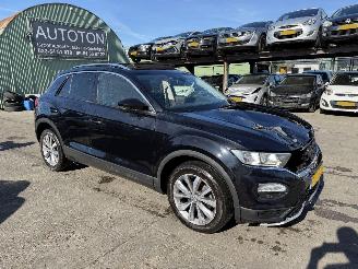 Vaurioauto  passenger cars Volkswagen T-Roc 1.0 TSI 85KW Pano Clima Navi Camera Led Sport 2019/3
