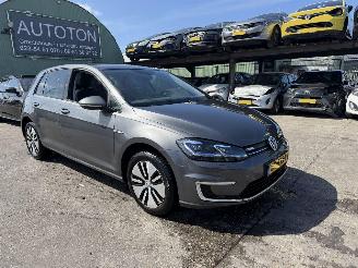 Schadeauto Volkswagen e-Golf 36 kWh 100KW Autom. Clima Navi Led NAP 2018/6