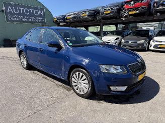 damaged passenger cars Skoda Octavia 1.4 TSI 103KW Airco Sedan Greentech Ambition NAP 2014/3
