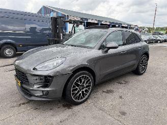 Schadeauto Porsche Macan 3.0 D S 190KW Autom. Pano Clima Navi Camera Led Xenon 2016/2