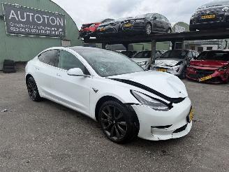 Schadeauto Tesla Model 3 75 kWh Long Range 258KW AWD Clima Navi Pano NAP 2019/9
