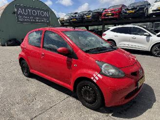 krockskadad bil auto Toyota Aygo 1.0-12V 50KW 5-Deurs NAP 2008/5