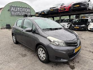 damaged passenger cars Toyota Yaris 1.0 VVT-I 51KW Navi Clima Camera 5-Drs Aspiration NAP 2012/1