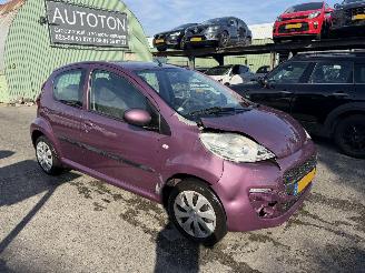 Peugeot 107 1.0 Active Airco Led 5-Deurs NAP picture 2