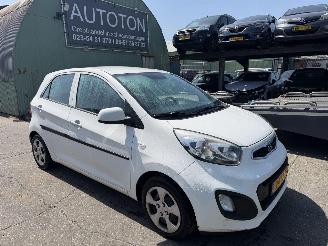 damaged passenger cars Kia Picanto 1.0 CVVT 51KW Airco Navi Led BusinessLine 5-Deurs NAP 2015/1