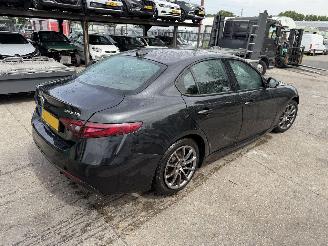 Schadeauto Alfa Romeo Giulia 2.0T 147KW Autom. Super Clima Navi NAP 2017/2