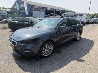 Seat Leon 2.0 TDI FR 110KW Autom. Pano Clima Navi Sportstourer Launch Edition picture 5