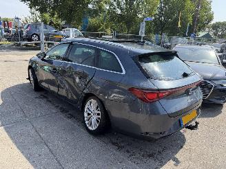 Seat Leon 2.0 TDI FR 110KW Autom. Pano Clima Navi Sportstourer Launch Edition picture 4