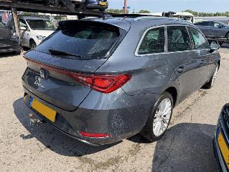 Seat Leon 2.0 TDI FR 110KW Autom. Pano Clima Navi Sportstourer Launch Edition picture 2