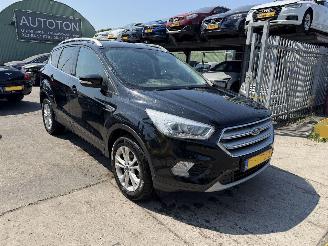 krockskadad bil auto Ford Kuga 1.5 Ecoboost 88KW Clima Navi Titanium NAP 2018/6