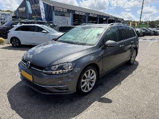 Schadeauto Volkswagen Golf 1.6 TDI 85KW Autom. Navi Clima Led Comfortline NAP 2017/10