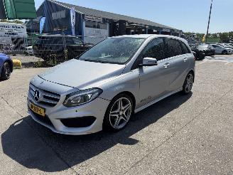 Damaged car Mercedes B-klasse 250 Autom. 155KW Prestige Clima Navi Led Camera 2015/5